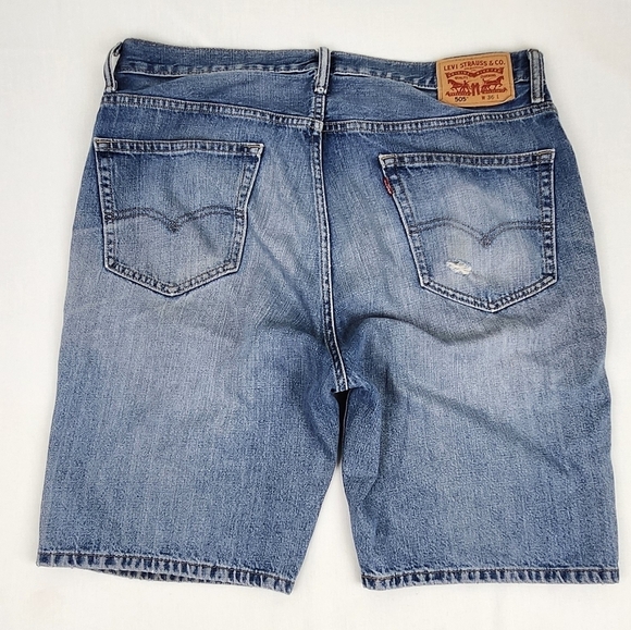 Levi's 505 Light Wash Distressed Style Shorts. 100% Cotton. - Picture 4 of 6